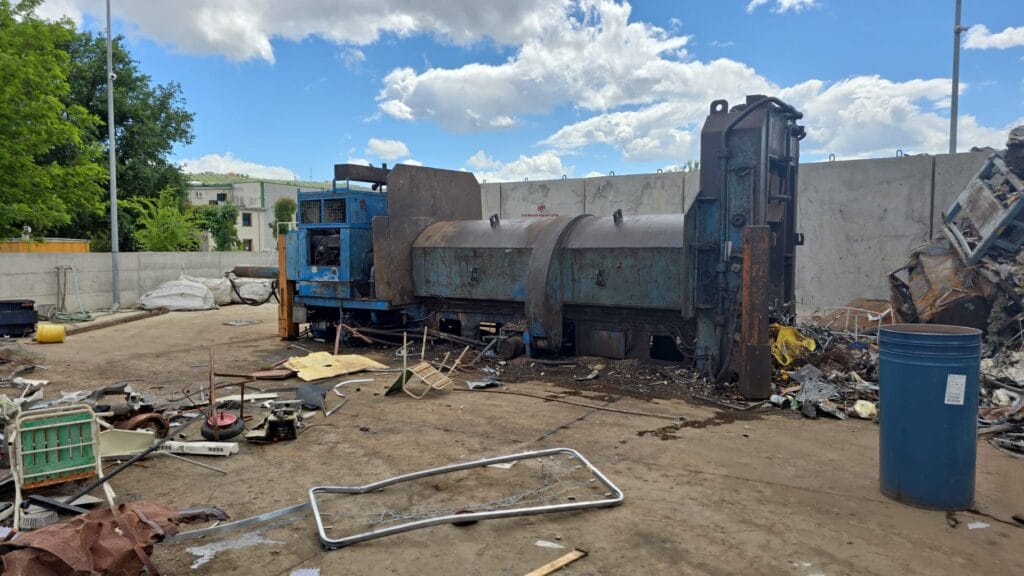 SHEAR BALER TAURUS CORSAIR USED